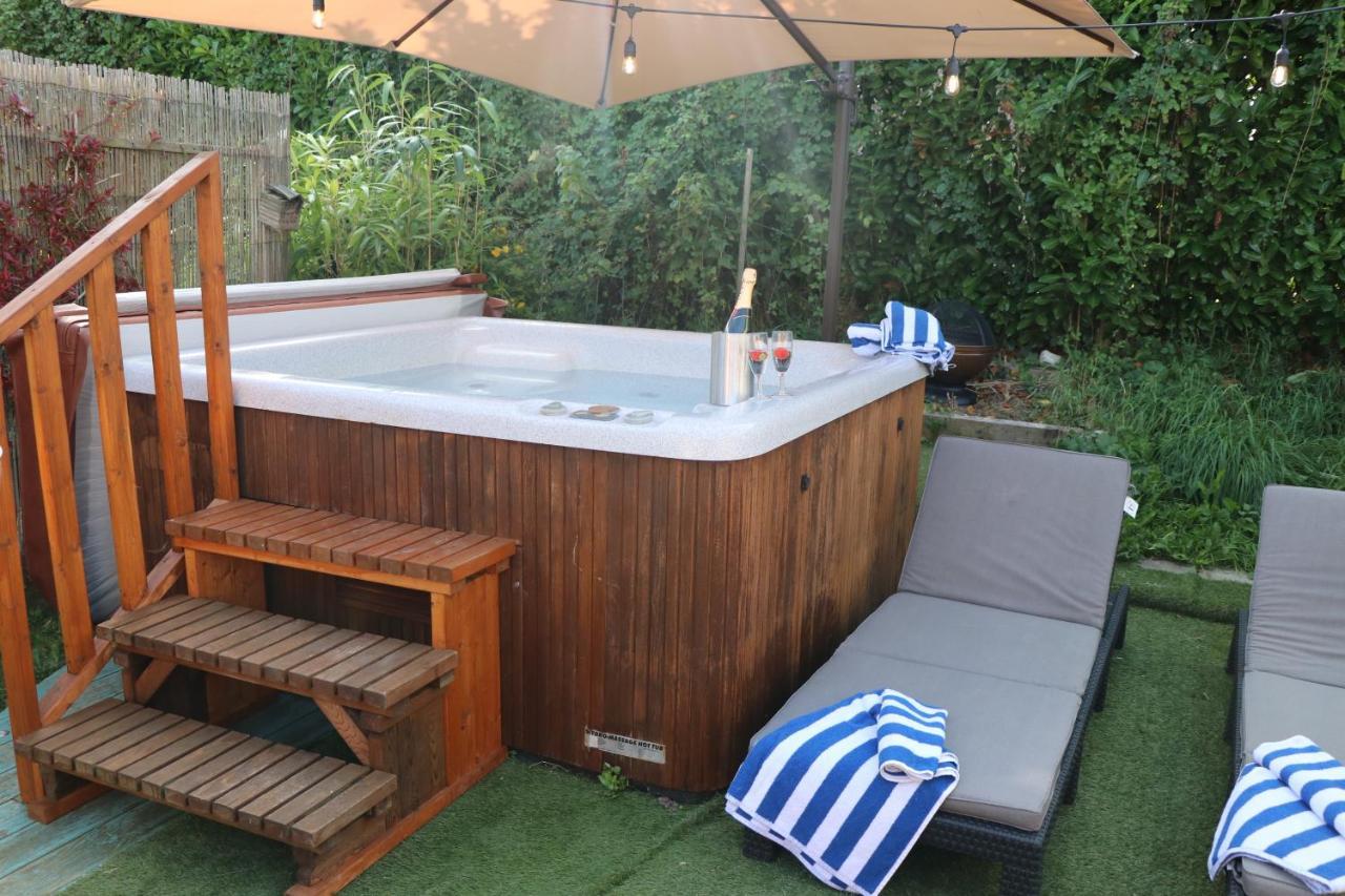 Palm 1 Park Home With Hot Tub Суонидж Экстерьер фото