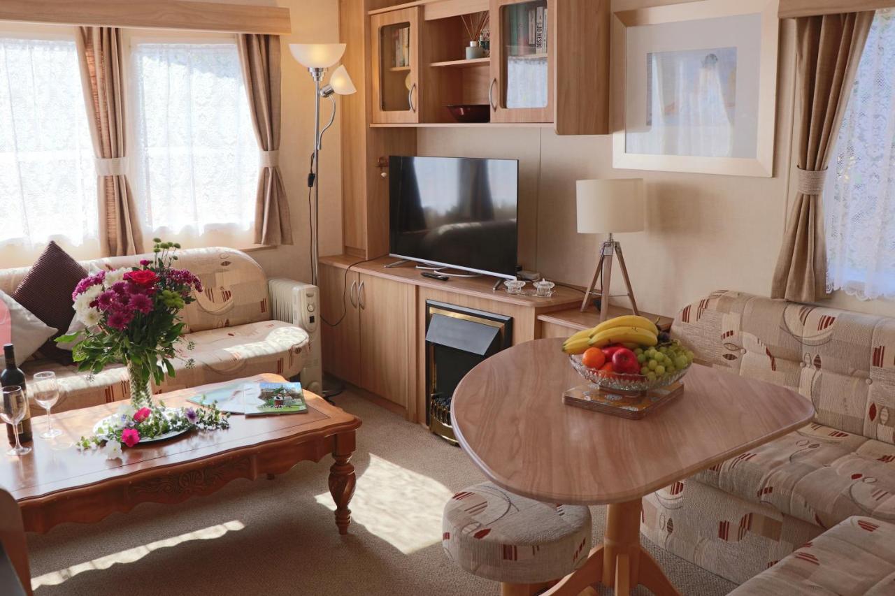 Palm 1 Park Home With Hot Tub Суонидж Экстерьер фото