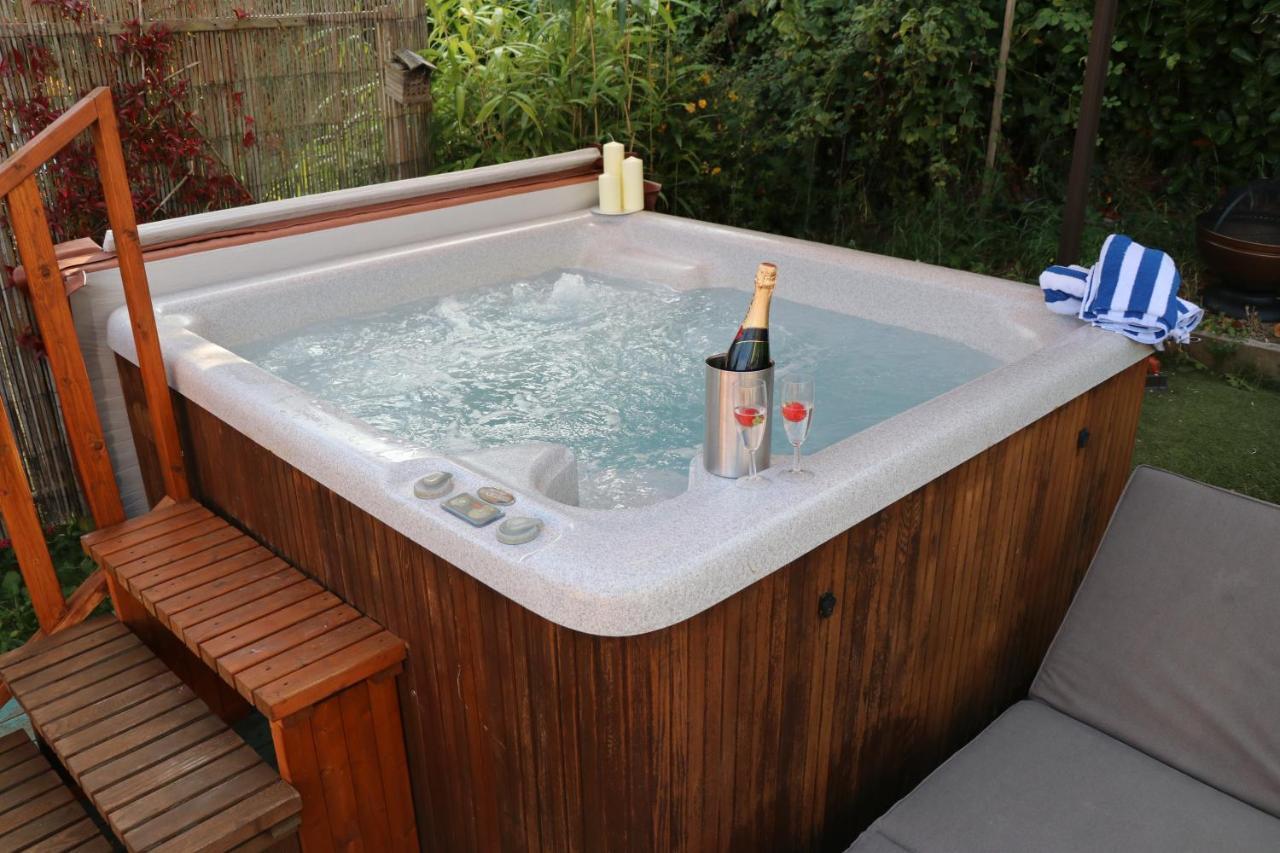 Palm 1 Park Home With Hot Tub Суонидж Экстерьер фото