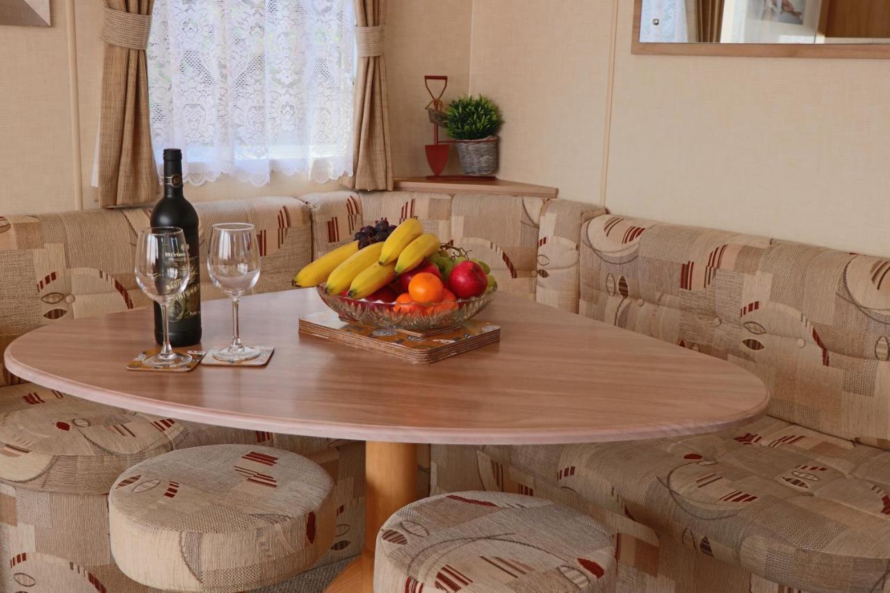 Palm 1 Park Home With Hot Tub Суонидж Экстерьер фото