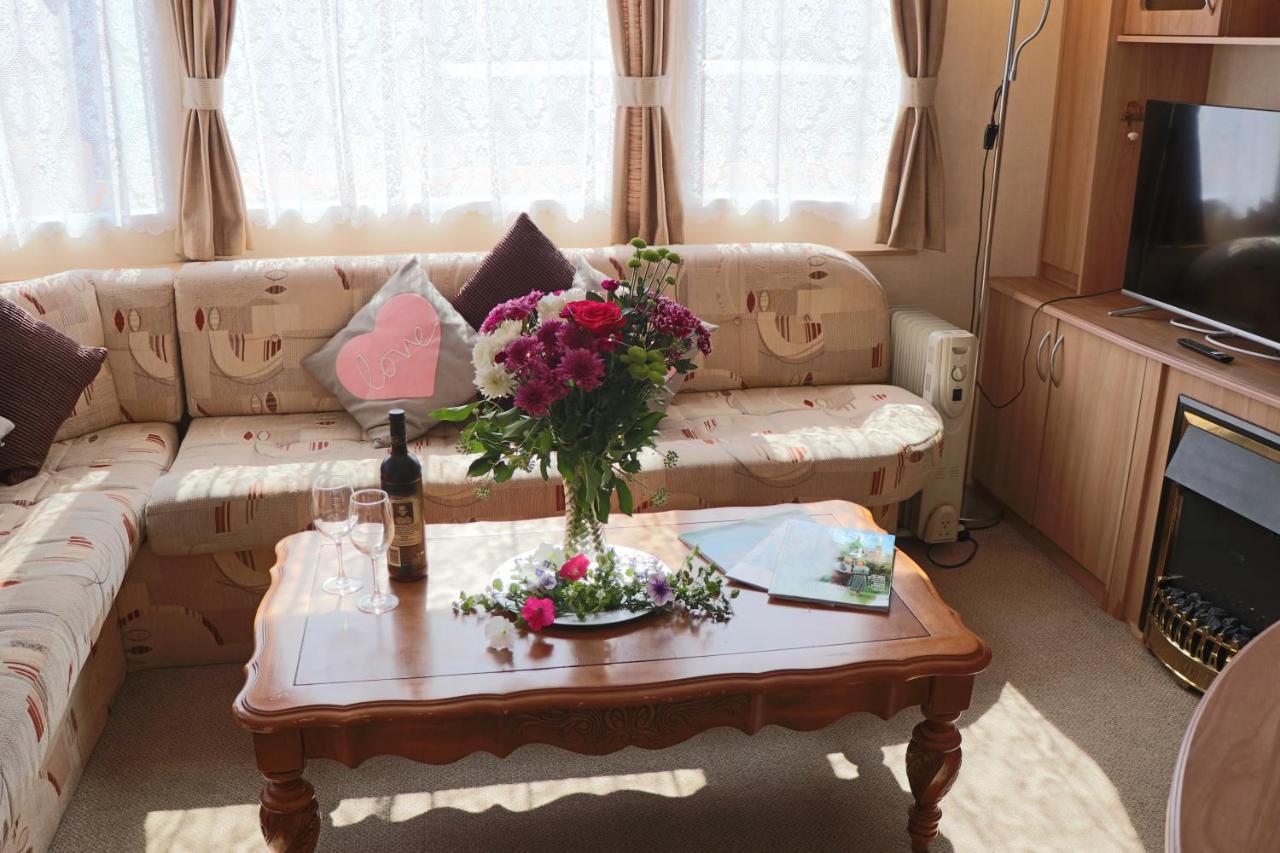 Palm 1 Park Home With Hot Tub Суонидж Экстерьер фото