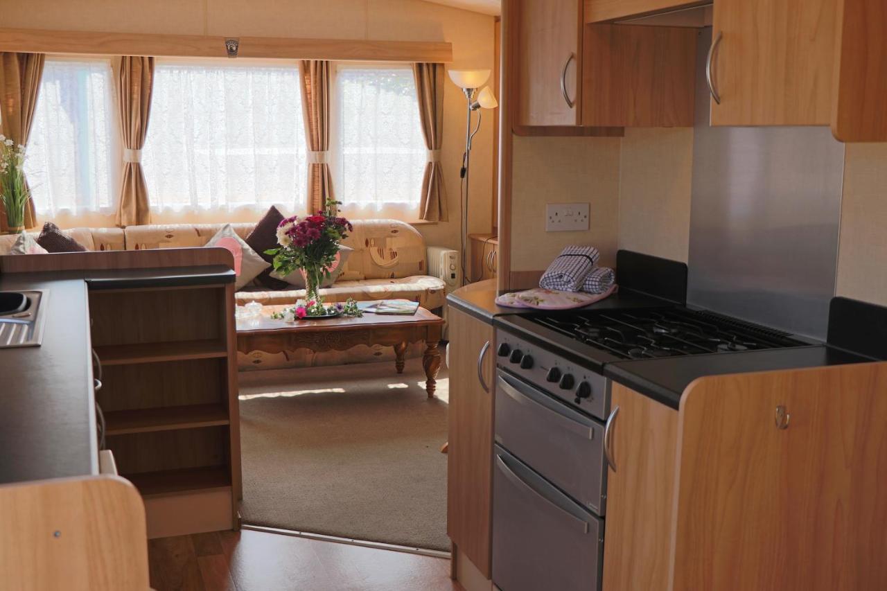 Palm 1 Park Home With Hot Tub Суонидж Экстерьер фото
