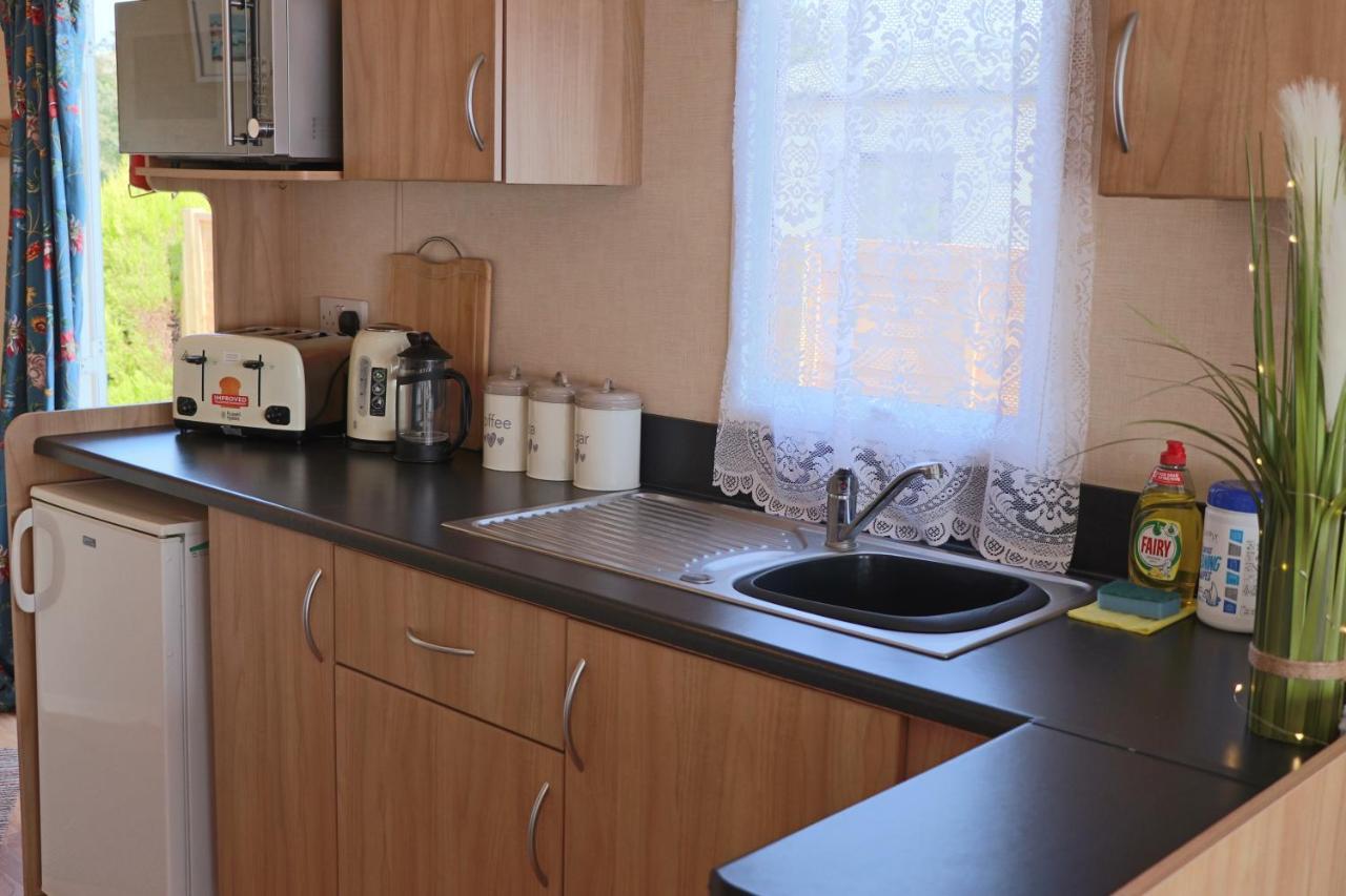 Palm 1 Park Home With Hot Tub Суонидж Экстерьер фото