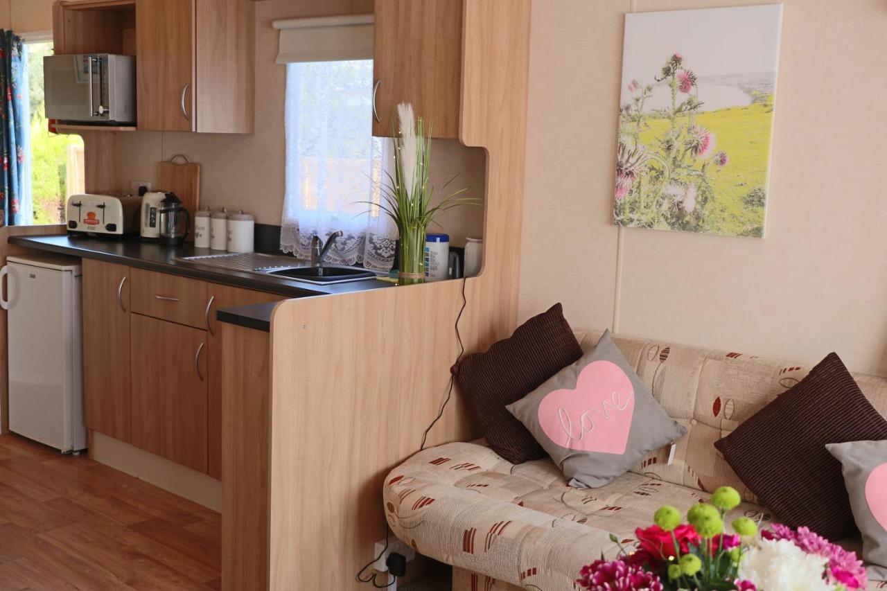 Palm 1 Park Home With Hot Tub Суонидж Экстерьер фото