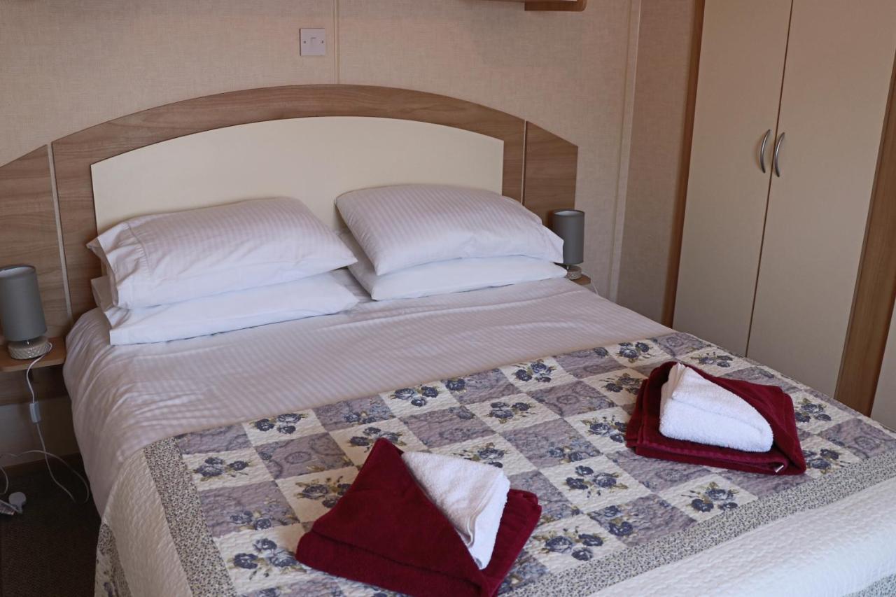 Palm 1 Park Home With Hot Tub Суонидж Экстерьер фото