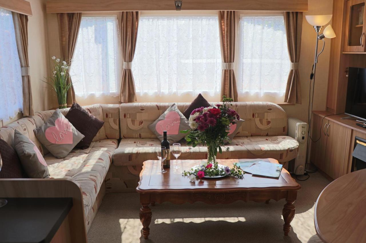 Palm 1 Park Home With Hot Tub Суонидж Экстерьер фото