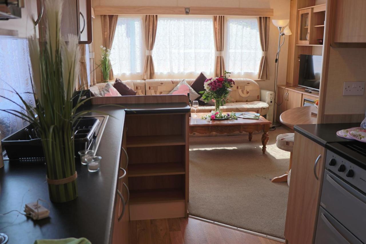 Palm 1 Park Home With Hot Tub Суонидж Экстерьер фото